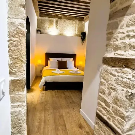 Les Muses, Charme Historique Et Design Moderne Au Coeur De La Apartment Dijon